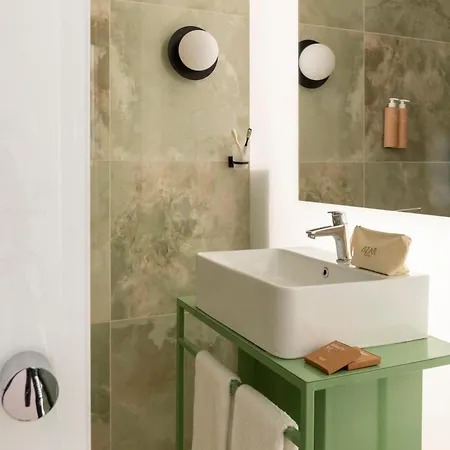 Moderno - Adults Only 4*