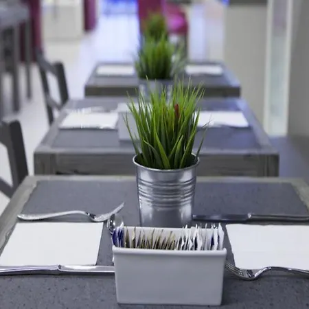 Moderno - Adults Only