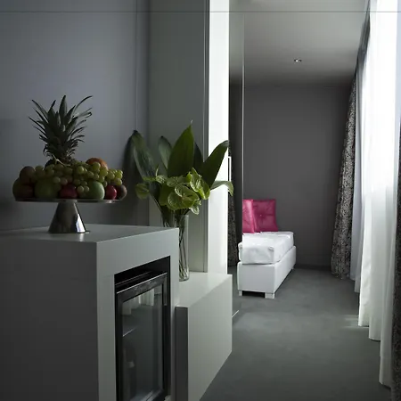 Moderno - Adults Only