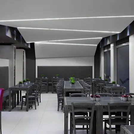 Ξενοδοχείο Moderno 4*