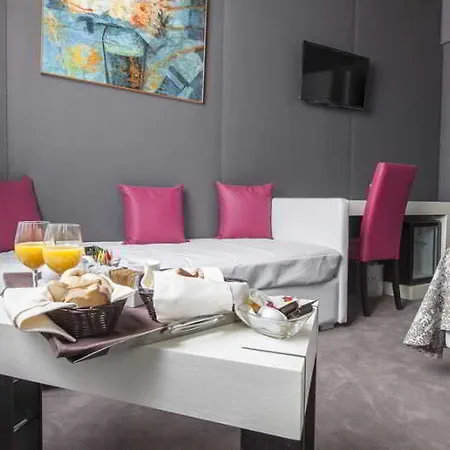 Ξενοδοχείο Moderno 4*