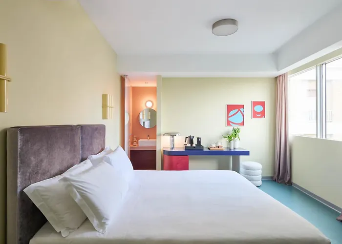 Moderno - Adults Only